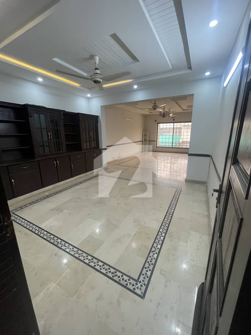 BEAUTIFUL LOCATION UPPER PORTION FOR RENT BEAUTIFUL LOCATION UPPER PORTION FOR RENT