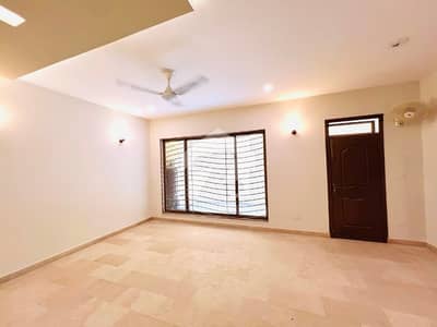 14 Marla House In D-12 Is Available For Rent