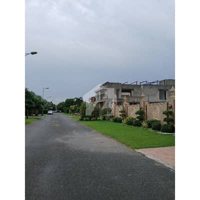 1 Kanal Prime Location Plot, Back Of Main Close To Park And Mosque