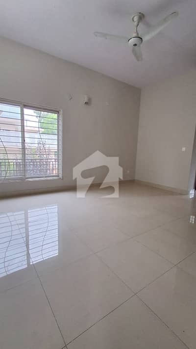 F-10 Top Location 2 Kanal House For Rent