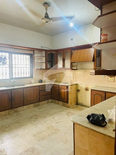 500-YARD UPPER PORTION AVAILABLE FOR RENT PHASE 6 3 BED DD