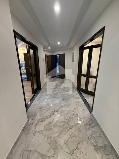 13 MARLA 4 BEDROOM APARTMENT AVAILABLE FOR RENT
