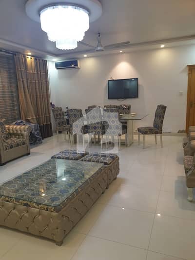 G9/4 Upper porshion fully Furnished 2bed 3bath drawing dinning tvl lounge kitchn Ac instald Marbale flooring metar sepret car parking Rent1lac50k final