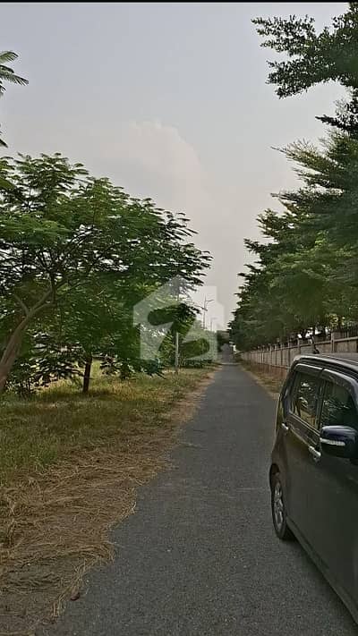 One Kanal Prime Location Facing Golf Course One Kanal Prime Location Facing Golf Course