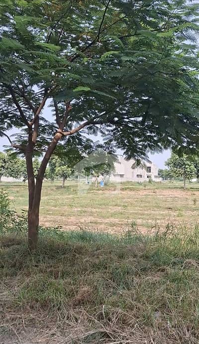 One Kanal Prime Location Facing Golf Course