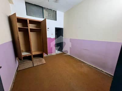 فیصل ٹاؤن لاہور میں 1 مرلہ Studio کمرہ 17.0 ہزار میں کرایہ پر دستیاب ہے۔