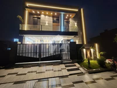 ایل ڈی اے ایوینیو لاہور میں 6 کمروں کا 10 مرلہ مکان 4.2 کروڑ میں برائے فروخت۔