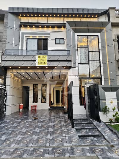 10 Marla brand New luxury house available for sale