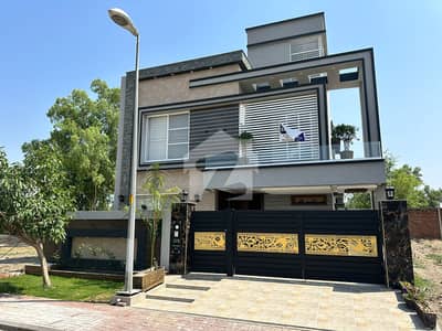 10 Marla Residential House For Sale In Tauheed Block, Nearby Commercial Market, School, Mosque and Health Care Canter