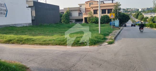 7 MARLA BOULEVARD CORNER ON TOP LOCATION IN ABUBAKAR BLOCK 7 MARLA BOULEVARD CORNER ON TOP LOCATION IN ABUBAKAR BLOCK