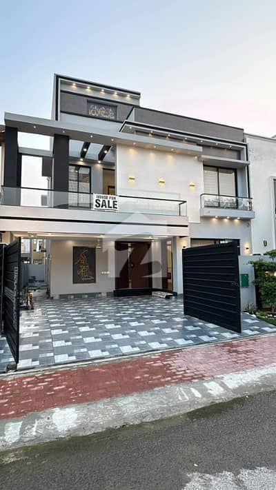 10 Marla Residential House For Sale In Ghaznavi Block, Nearby Commercial Market, School, Mosque and Health Care Canter