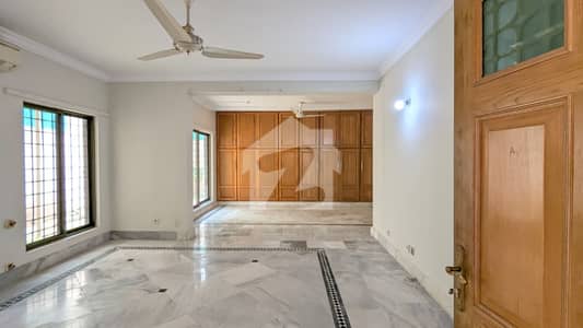 FOR RENT Fully Renovated 6-Beds Double Unit House F_7/1