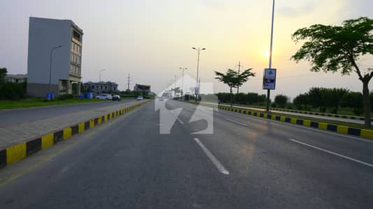 ڈی ایچ اے فیز 6 - مین بلیوارڈ ڈی ایچ اے فیز 6,ڈی ایچ اے ڈیفینس,لاہور میں 8 مرلہ کمرشل پلاٹ 11.0 کروڑ میں برائے فروخت۔