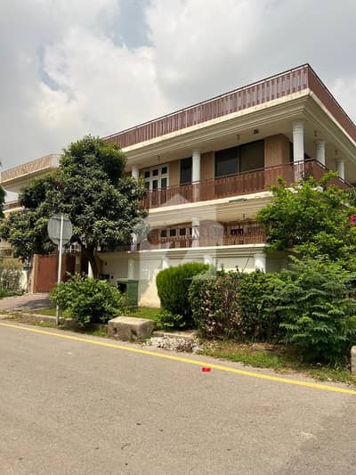 I-8/3.40x80 Upper Portion Available For Rent Near Kachnar Park Prime Location For More Options Available