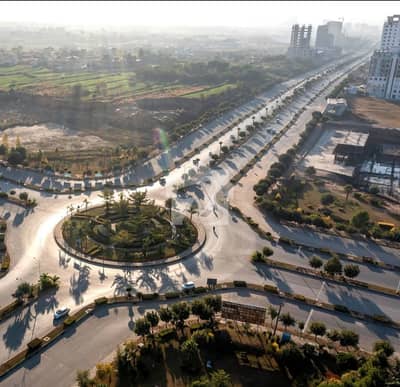 10 Marla Developed & Possession Plot For Sale In Block Q Gulberg Residencia