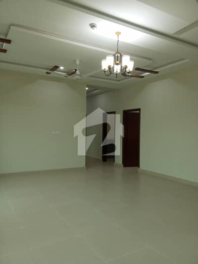 10 MARLA 3 BEDROOM APARTMENT AVAILABLE FOR RENT