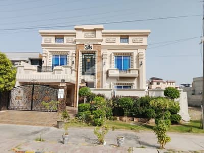 واپڈا ٹاؤن فیز 1 - بلاک ای واپڈا ٹاؤن فیز 1,واپڈا ٹاؤن,ملتان میں 6 کمروں کا 1 کنال مکان 6.0 کروڑ میں برائے فروخت۔
