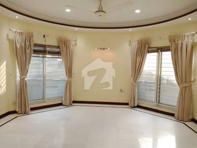 FOR RENT Fully Renovated 6-Beds Triple Storey House F_7/1