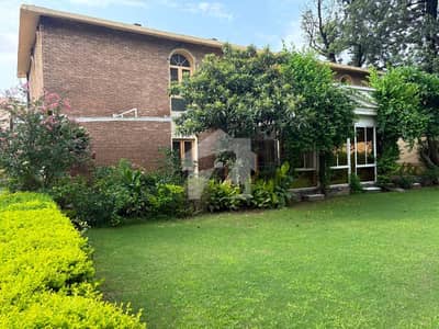ایف ۔ 7 اسلام آباد میں 7 کمروں کا 2 کنال مکان 12.0 لاکھ میں کرایہ پر دستیاب ہے۔