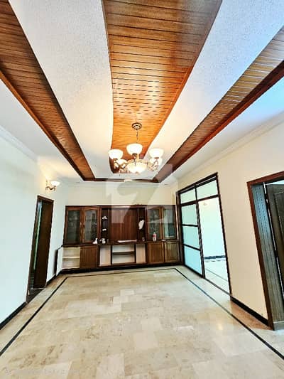 10 Marla Upper Portion Prime Location Gas Electric Separate Parking G-13/2