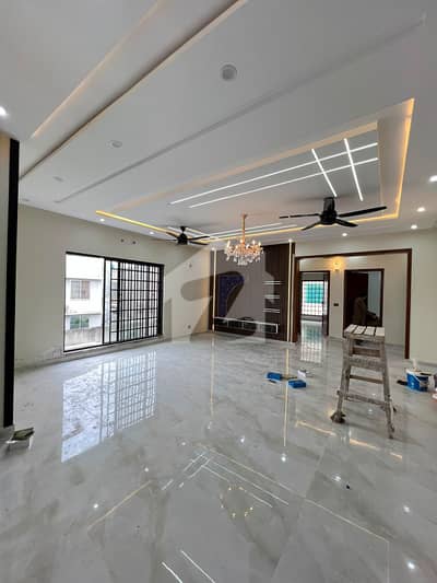 1 KANAL BRAND NEW LUXURY HOUSE AVAILABLE FOR SALE