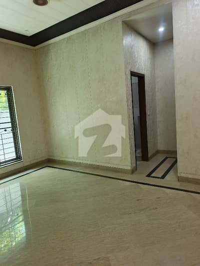 11 Marla Beautiful House Double Unit Kitchen Gass Available Double Gate