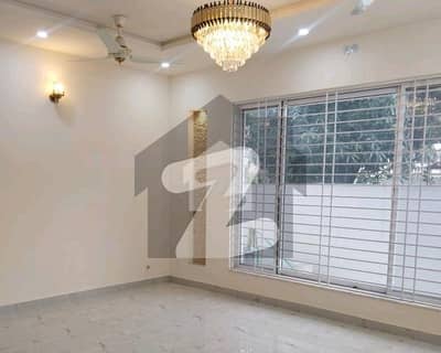 ای ۔ 11 اسلام آباد میں 10 مرلہ مکان 9.5 کروڑ میں برائے فروخت۔