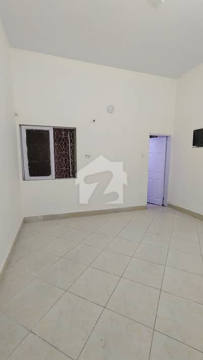 نارتھ ناظم آباد کراچی میں 3 کمروں کا 10 مرلہ زیریں پورشن 1.0 لاکھ میں کرایہ پر دستیاب ہے۔