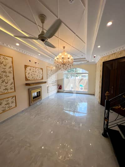 BARAND NEW 5 MARLA BEAUTIFUL HOUSE AVAILABLE FOR SALE IN HOT LOCATION BARAND NEW 5 MARLA BEAUTIFUL HOUSE AVAILABLE FOR SALE IN HOT LOCATION
