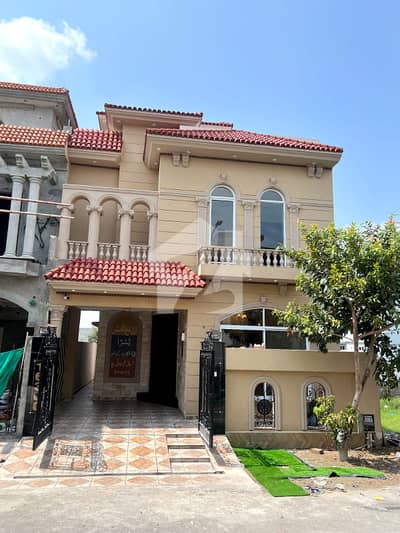 BARAND NEW 5 MARLA BEAUTIFUL HOUSE AVAILABLE FOR SALE IN HOT LOCATION