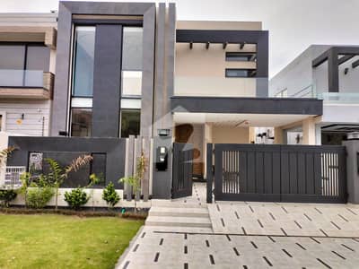 10 MARLA BEAUTIFUL HOUSE AVAILABLE FOR SELL IN DHA PHASE 5