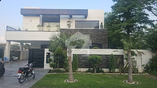 SYED BROTHERS PROUDLY OFFERS: 1-Kanal Elegant And Fully Maintained Modern Brand New Bungalow with 2 Servant Quarter in Basement Is Available In The Best Block Of DHA Lahore.