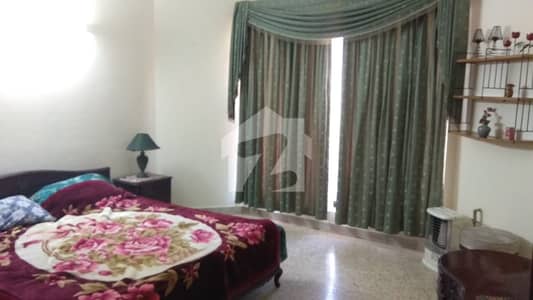 F 6 House Available Size 444 Square Yards.  St 50 Feet Near Market Mosque.