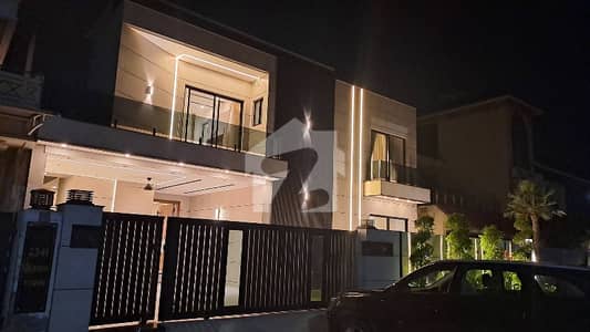 لیک سٹی رائیونڈ روڈ,لاہور میں 5 کمروں کا 1 کنال مکان 9.5 کروڑ میں برائے فروخت۔