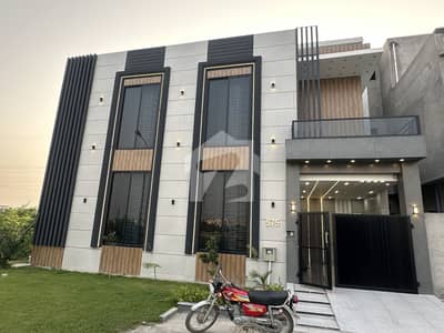 ڈی سی کالونی - ساون بلاک ڈی سی کالونی,گوجرانوالہ میں 4 کمروں کا 5 مرلہ مکان 2.75 کروڑ میں برائے فروخت۔ ڈی سی کالونی - ساون بلاک ڈی سی کالونی,گوجرانوالہ میں 4 کمروں کا 5 مرلہ مکان 2.75 کروڑ میں برائے فروخت۔