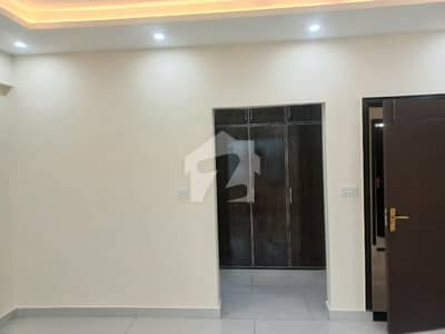 10 Marla 3 Bedrooms New Design Flat For Sale. 10 Marla 3 Bedrooms New Design Flat For Sale.