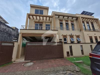 بحریہ ٹاؤن فیز 8 بحریہ ٹاؤن راولپنڈی,راولپنڈی میں 5 کمروں کا 7 مرلہ مکان 2.35 کروڑ میں برائے فروخت۔ بحریہ ٹاؤن فیز 8 بحریہ ٹاؤن راولپنڈی,راولپنڈی میں 5 کمروں کا 7 مرلہ مکان 2.35 کروڑ میں برائے فروخت۔