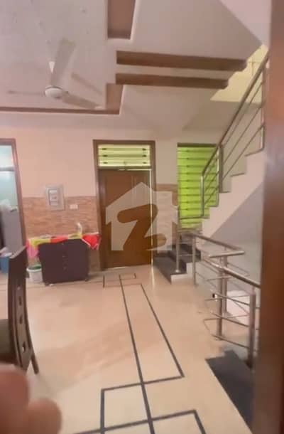 جی ۔ 13 اسلام آباد میں 4 کمروں کا 8 مرلہ مکان 5.5 کروڑ میں برائے فروخت۔