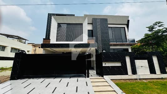 22 MARLA CORNER HOUSE AVAILABLE FOR SALE IN EXECUTIVE LOCATION OF VALENCIA TOWN