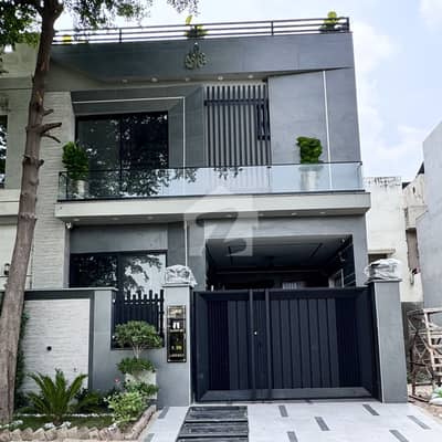 5 MARLA FACING PARK HOUSE WITH TRIPLE HIGHT LOBBY AVAILABLE FOR SALE IN PRIME LOCATION OF YARIQ GARDEN