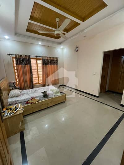 Ground Portion For Rent 3bed With Washroom Drawing Dining Tvl Kichen Parking Gas Electric