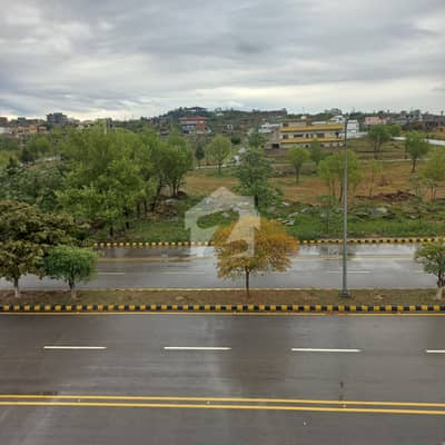 IDEAL LOCATION CORNER COMMERCIAL PLOT AVAILABLE FOR SALE IN J MARKAZ