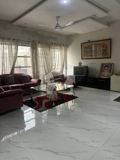 1kanal house for rent in dha phase5 6 bed room with besament hote location near park