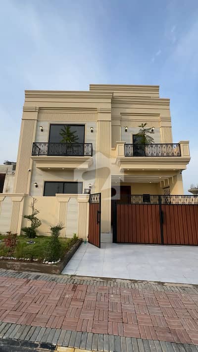 سٹی ہاؤسنگ سکیم جہلم میں 4 کمروں کا 7 مرلہ مکان 2.95 کروڑ میں برائے فروخت۔