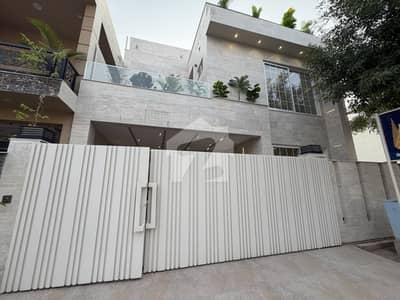 GULBERG RESIDENCY   7 MARLA LUXURY DESIGNER HOUSE AVAILABLE FOR SALE