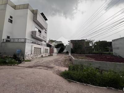 12 Marla Three Side Cornor Plot In North Bani Gala