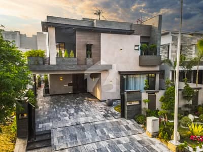 1 Kanal Top Quality Build Luxurious Beautiful Ultra Modern Design Villa Full Furnished With Basement For Sale