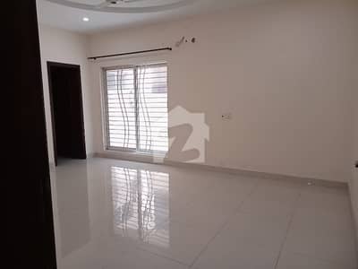 10 marla Upper portion available for rent wapda Town ph1 block E2