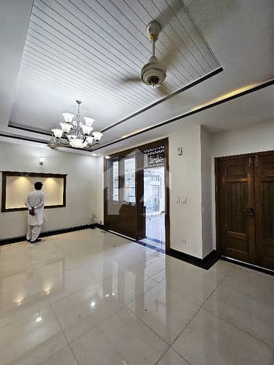 10 Marla (35x70) Beautiful Like New Upper Portion For Rent In G-13/3 Islamabad