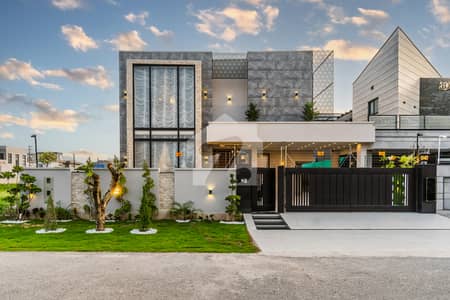 20 MARLA MAZHER MUNIR DESIGN FOR SALE NEAR TO CARREFOUR COMMERCIAL